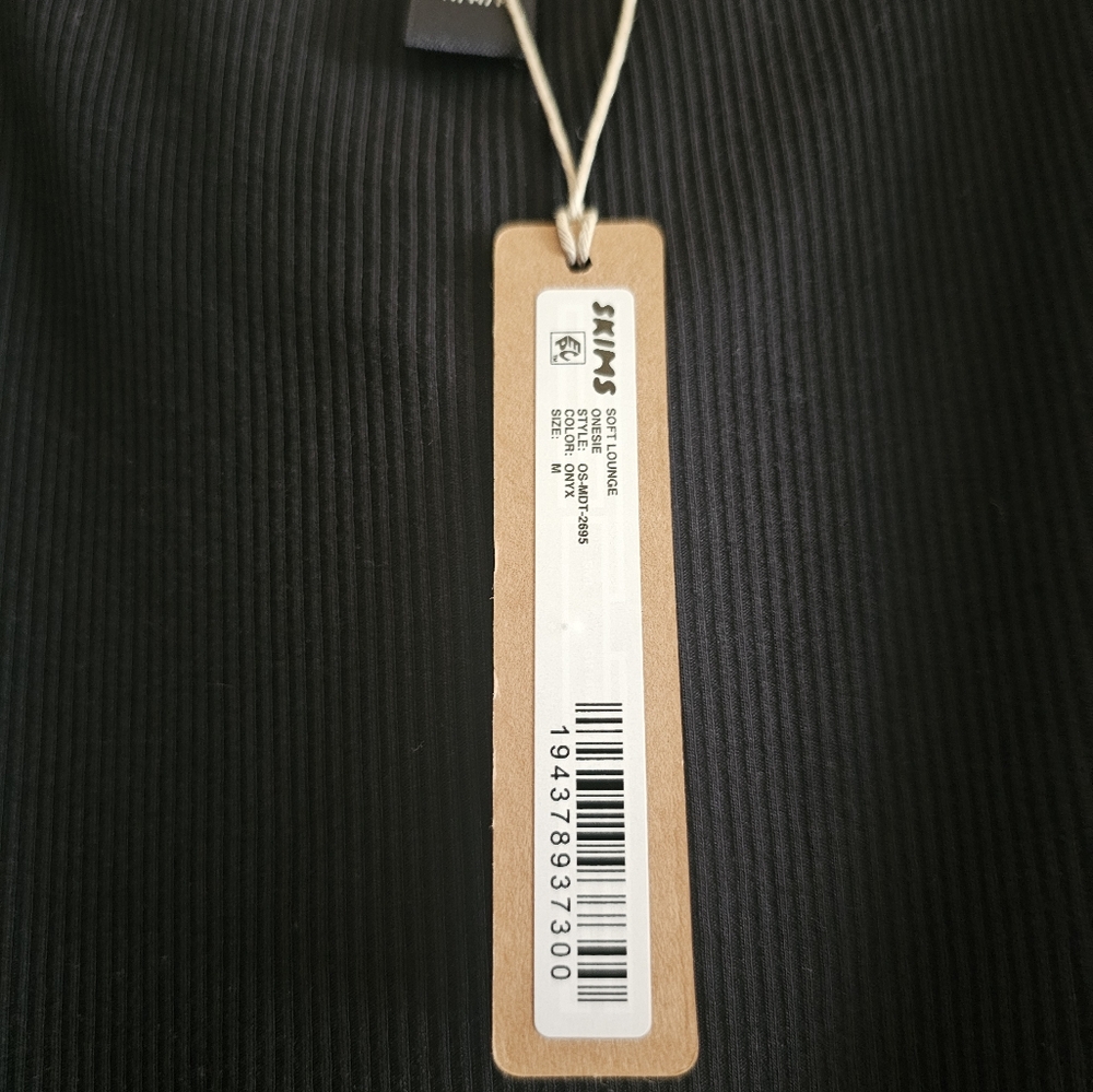SKIMS Onsie - Picture 3 of 5